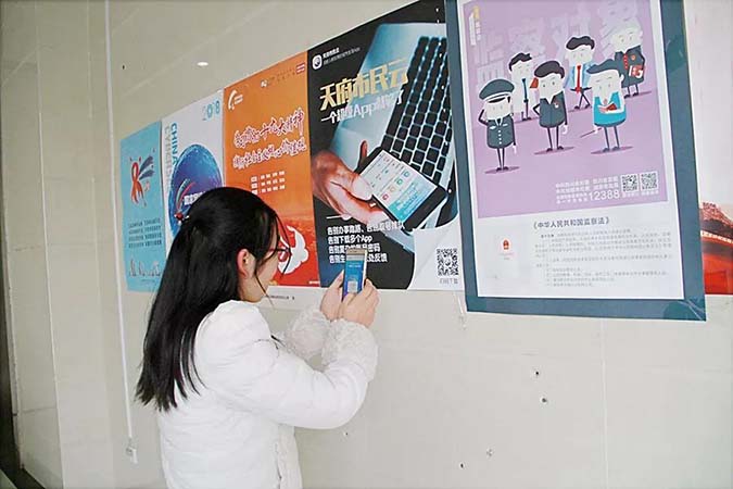 成都富士康園區(qū)員工下載“天府市民云”APP可以享受社保、公積金、養(yǎng)老、教育等31個(gè)職能部門的120多項(xiàng)服務(wù)事項(xiàng)